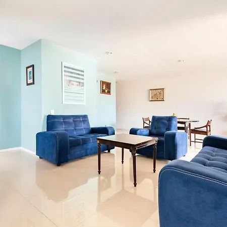 Spacious Apartment Located Very Close To Wtc