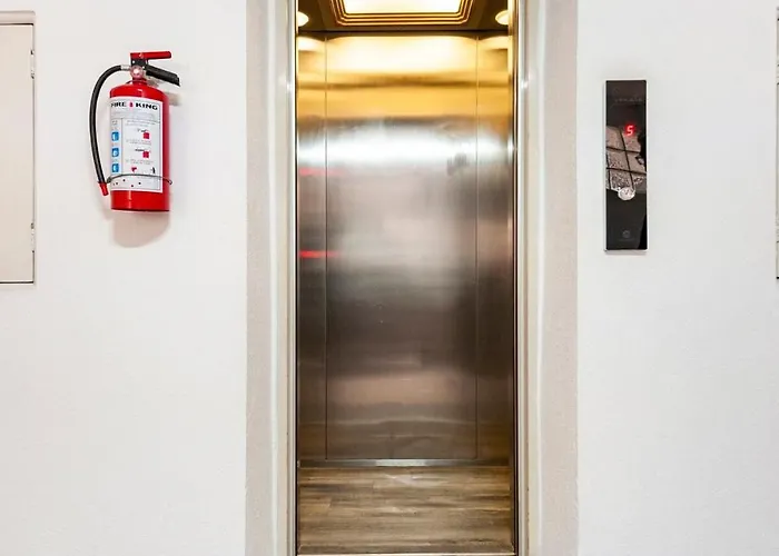 Spacious Located Very Close To Wtc *