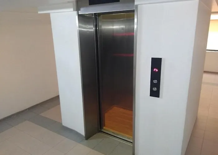 Apartment Spacious Located Very Close To Wtc