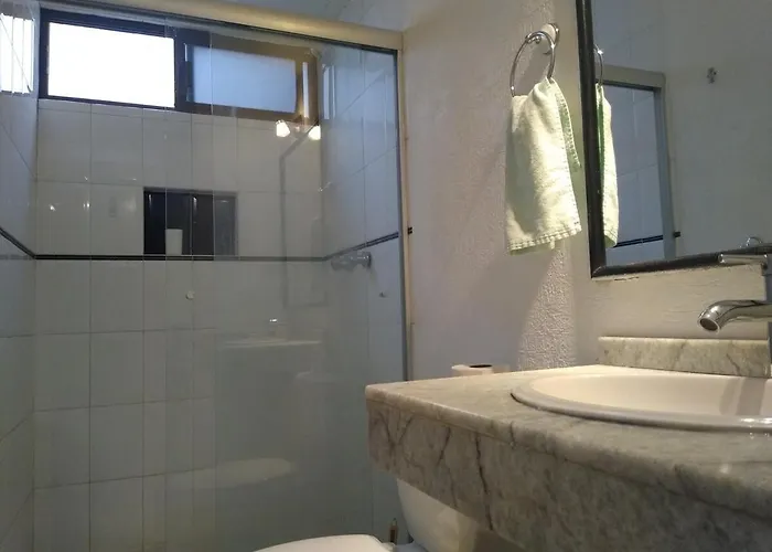 Apartment Spacious Located Very Close To Wtc *